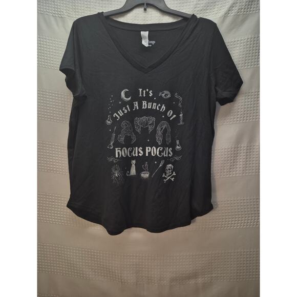 Disney Tops - Disney womens size 1X black Hocus Pocus t-shirt 7276